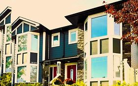 Lovely Comfy Home Private Bath In Central Calgary